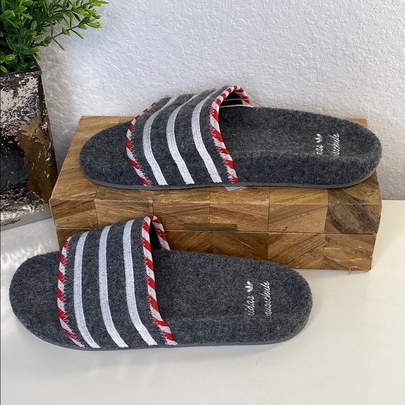 Adidas Adilette Slide Hausschuhe Gray, Red, and White Striped Size 7 - Picture 4 of 10